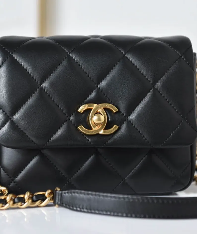 Chanel Sheepskin Model: AS2733 Size: 1712.55cm