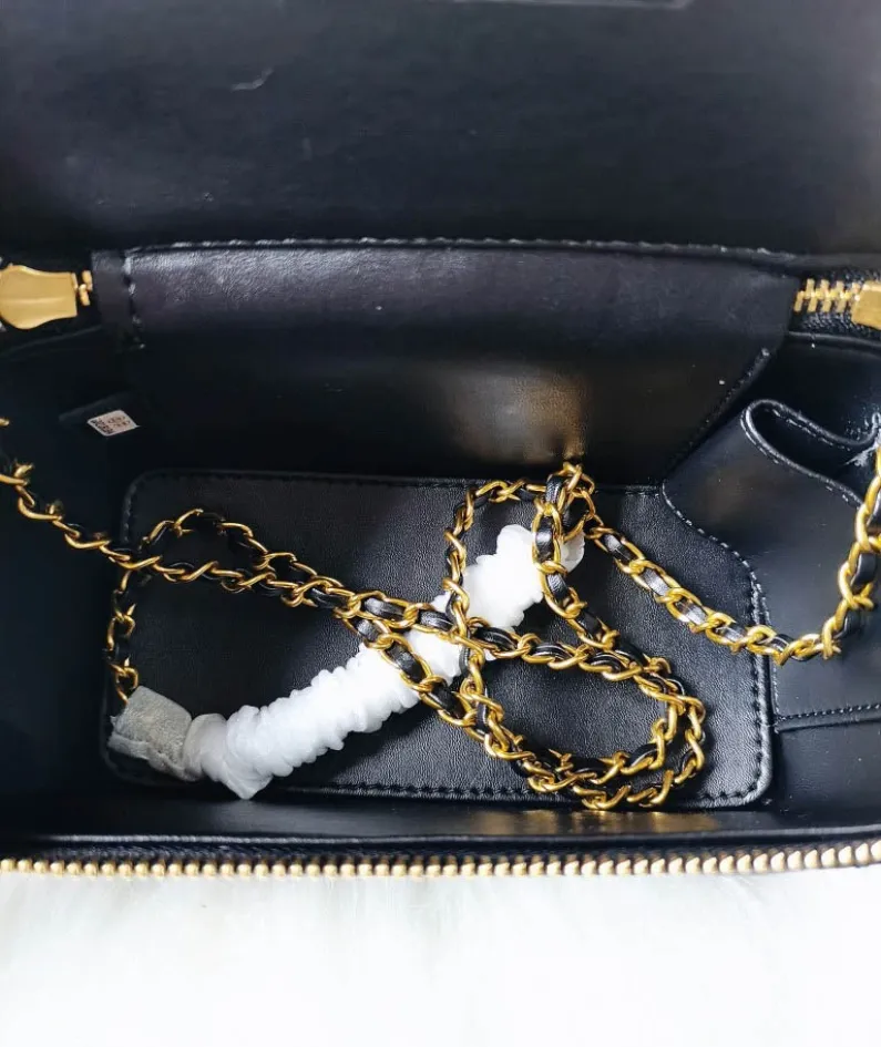 Chanel Portable Makeup Size: 17*9.5*7cm Style: 5864