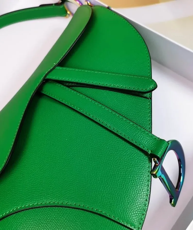 size:25.5X20X6.5cm