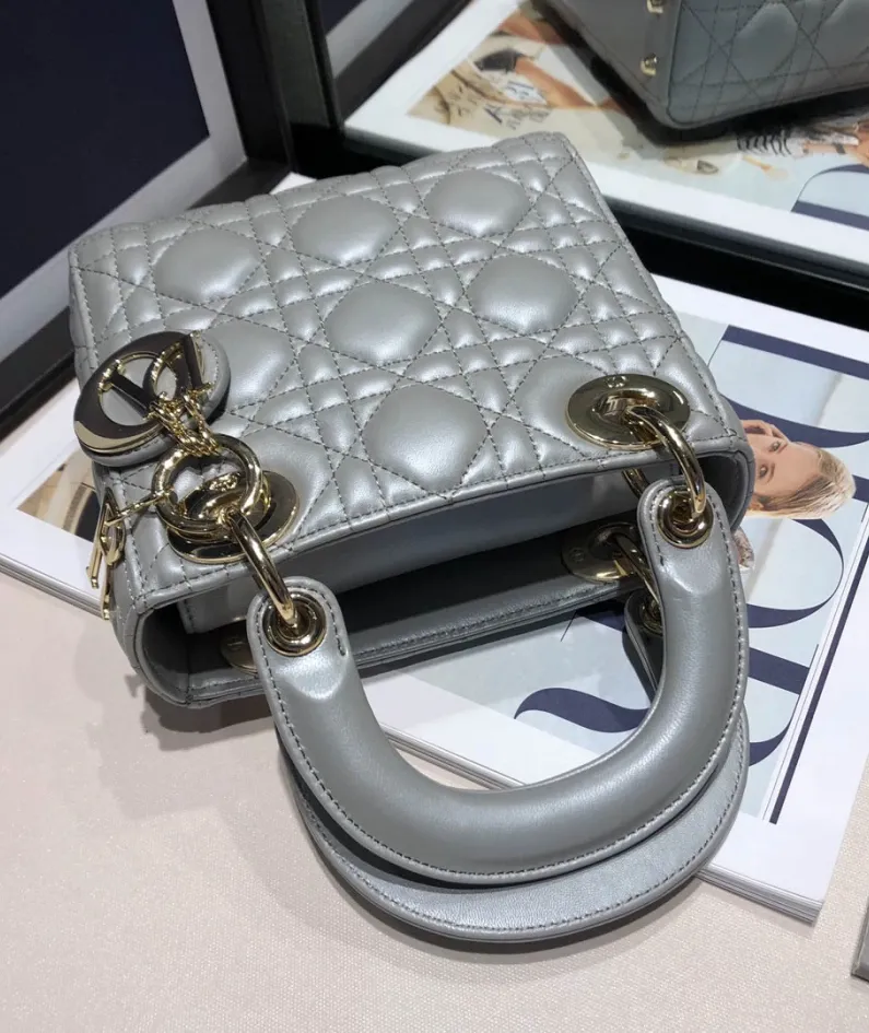Classic size:17155cm Colour scheme: pearl grey