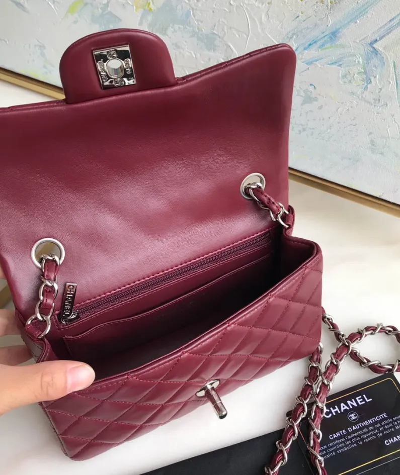 Lambskin Small Bag Size:20X13x7cm Model: 1116