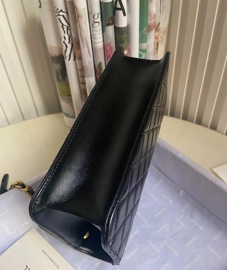 Chanel size: 23cm