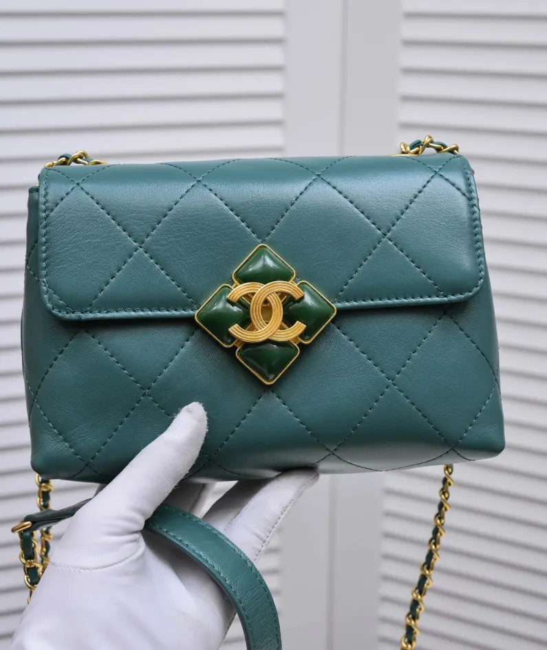 CHANEL retro bag size: 22*7.5*14cm