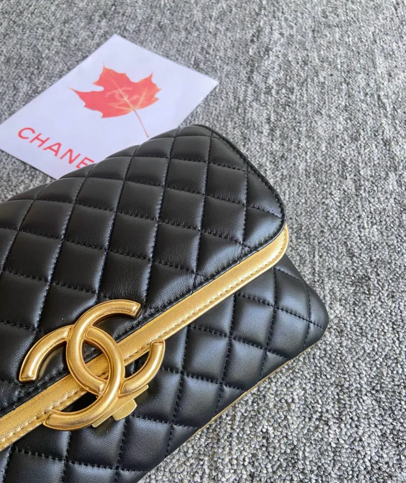 CHANEL: Model: 57276 Size: 26cm