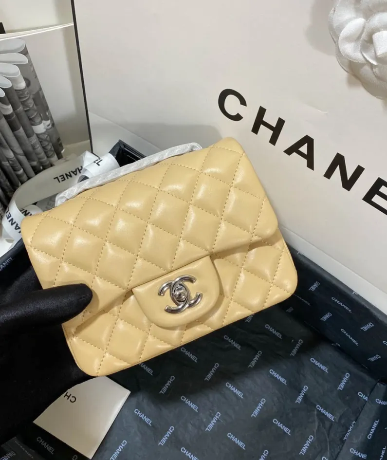 Lambskin Model: 1115 Size: 17cm
