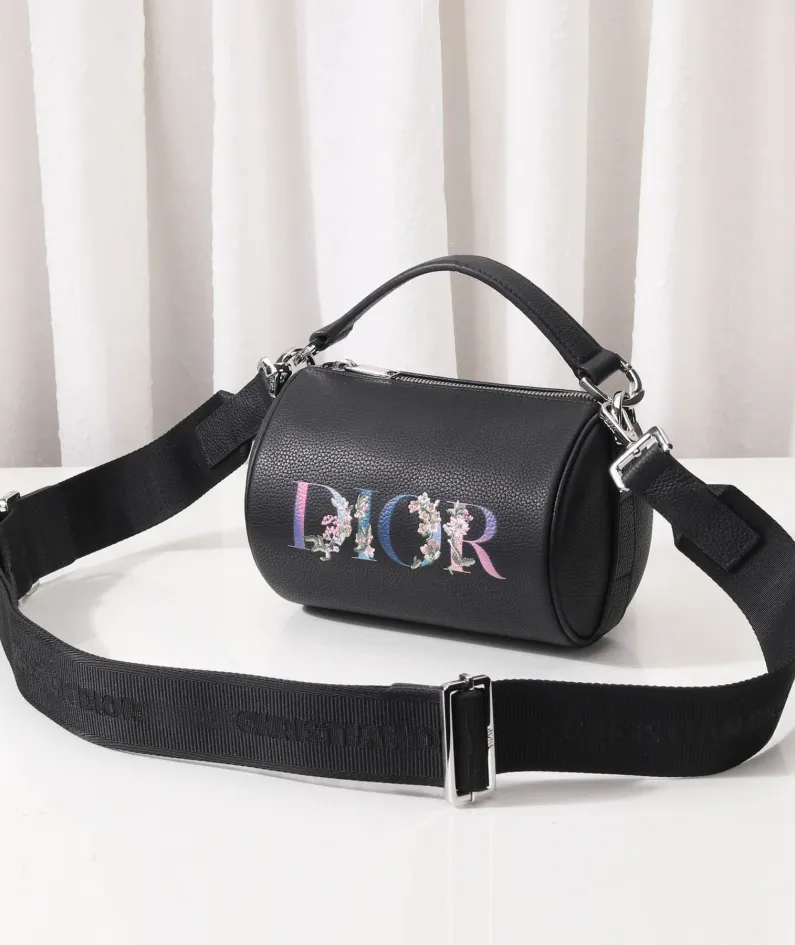 Size: 17 x 11.5 x 11.5 cm