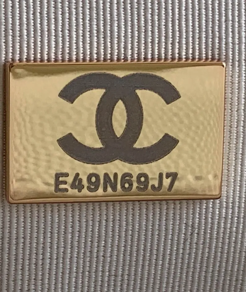 CHANEL Model: AS3529#: Size: 30x22x7Cm