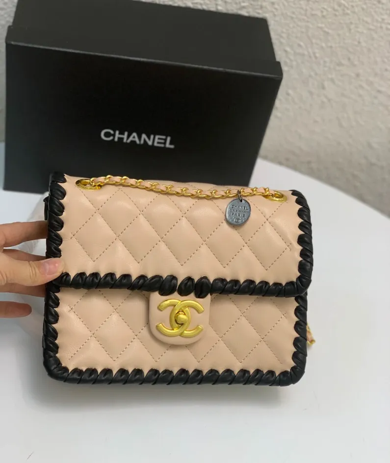 Lambskin Size: 24cm