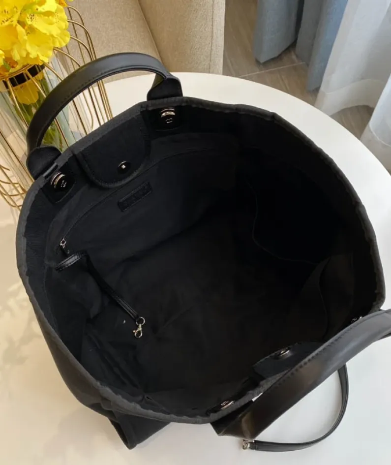 Chanel Model: AS66941 Size: 39cm