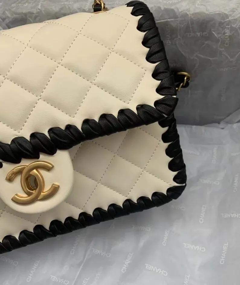 Chanel Tofu Bun Size: 22cm Style: AS2496