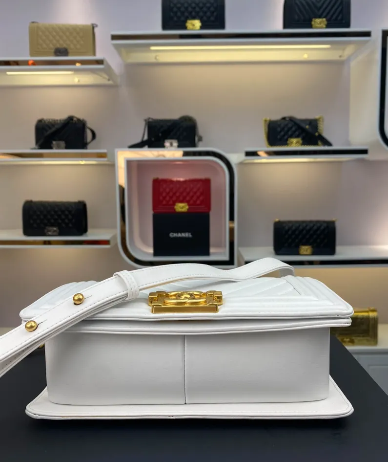 Gilt buckle Model number: 67086 Size: W25*H14-16*D7.5