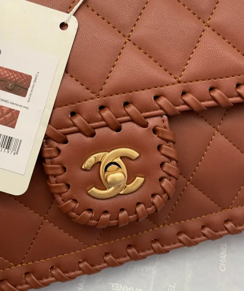 Lambskin Lock Bag Size: 26X17X6cm Style Number: AS2163