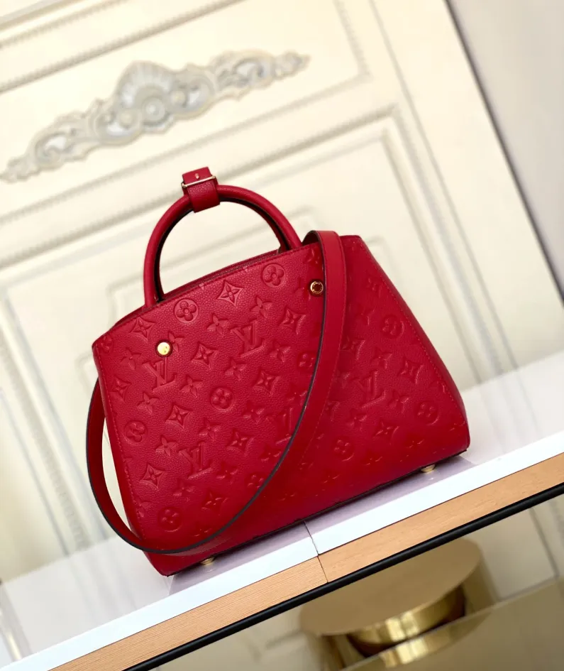 Louis Vuitton size: 33x23x15cm