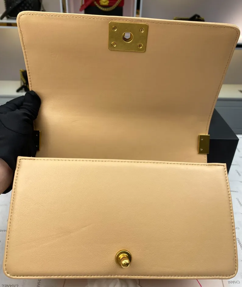 Gilt buckle series Model number: 67086 Size: W25*H14-16*D7.5