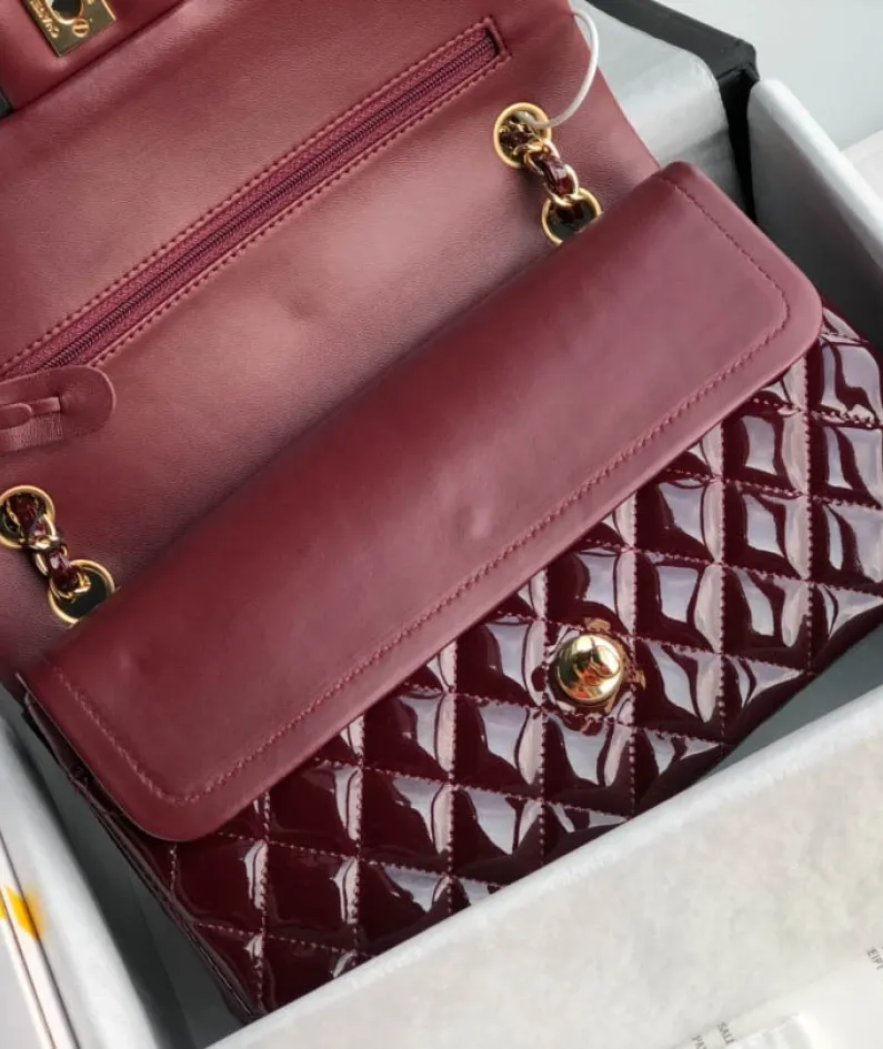 Chanel Patent Leather Pouch Model: 1116 size: 20cm