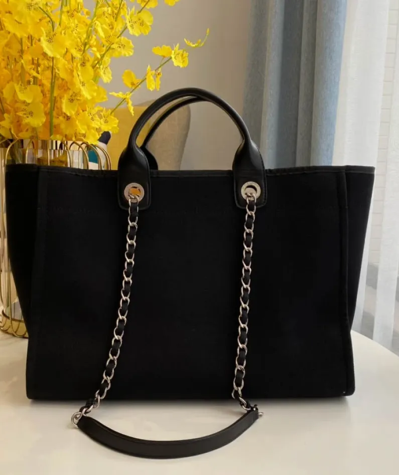 Chanel Model: AS66941 Size: 39cm
