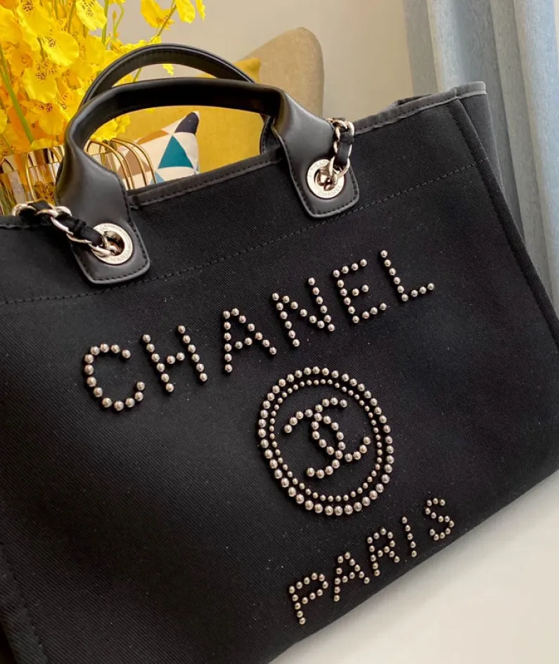 Chanel Model: AS66941 Size: 39cm
