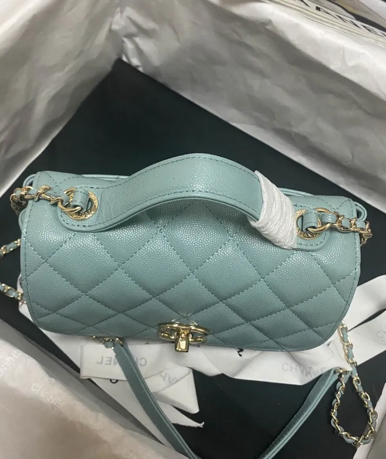 CHANEL pearl ball pattern size:19x7x14cm model number 93749