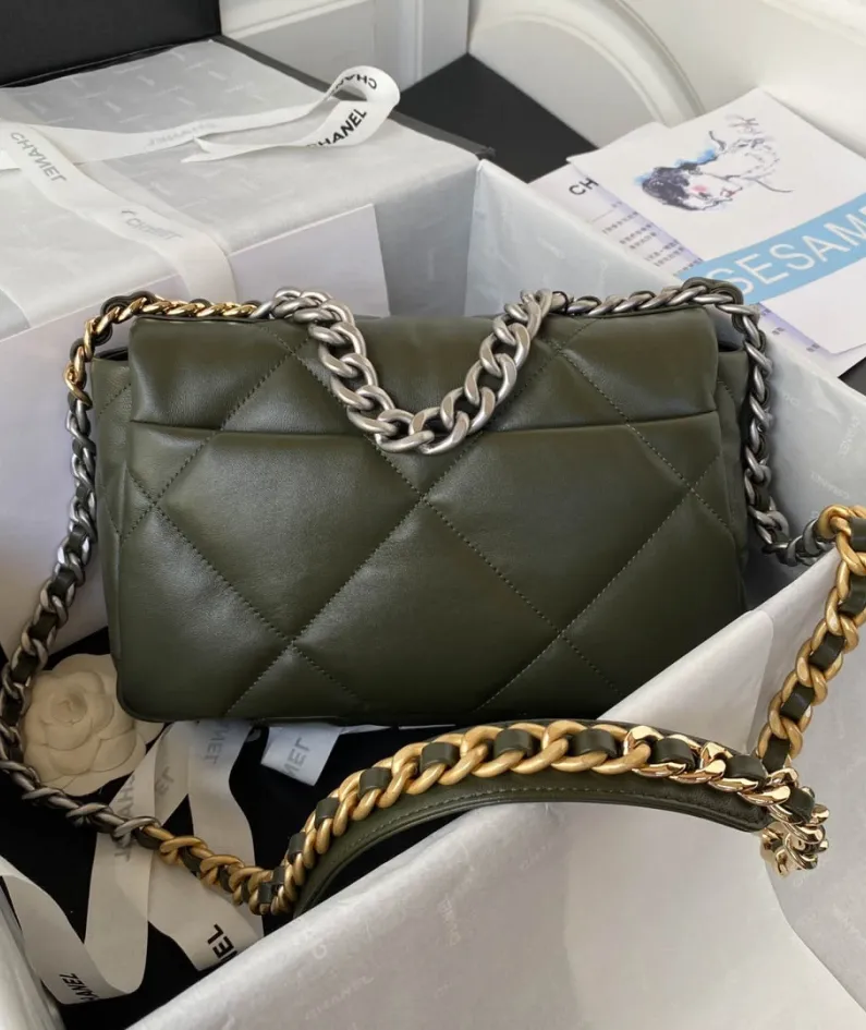 Chanel Size: 19cm Style: 81225 White