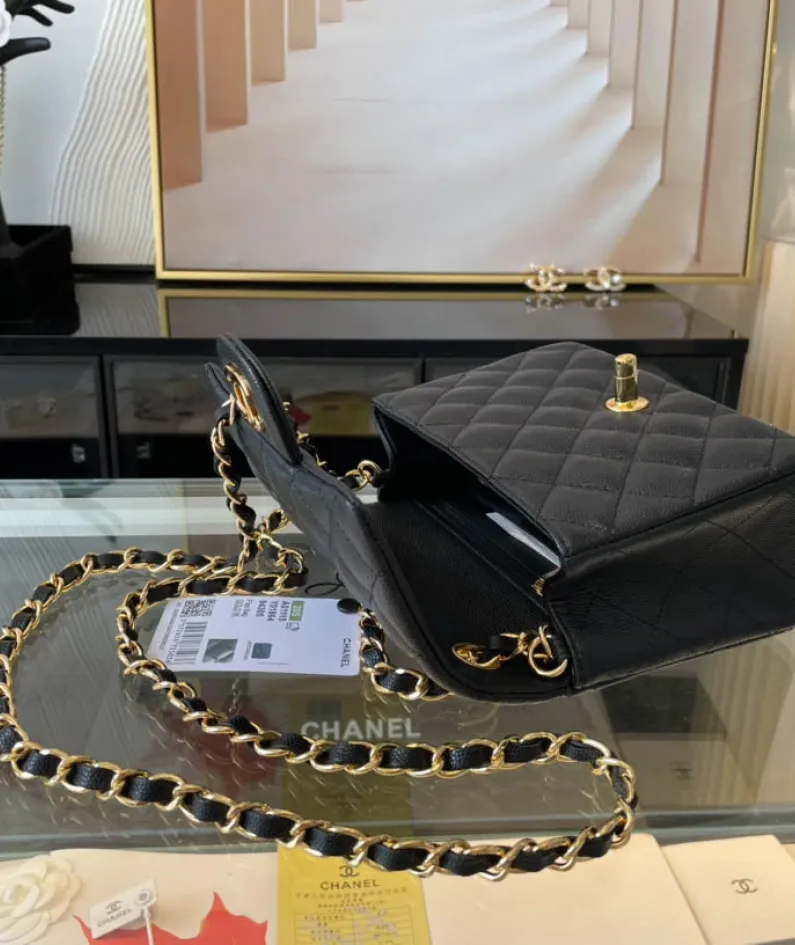 Light Silver Metal Bag Size: 17cm Ident No.: 01115