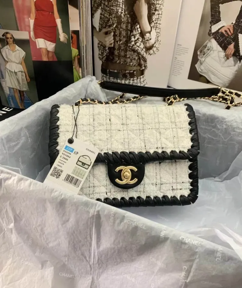 Chanel Tofu Bun Size: 22cm Style: AS2496
