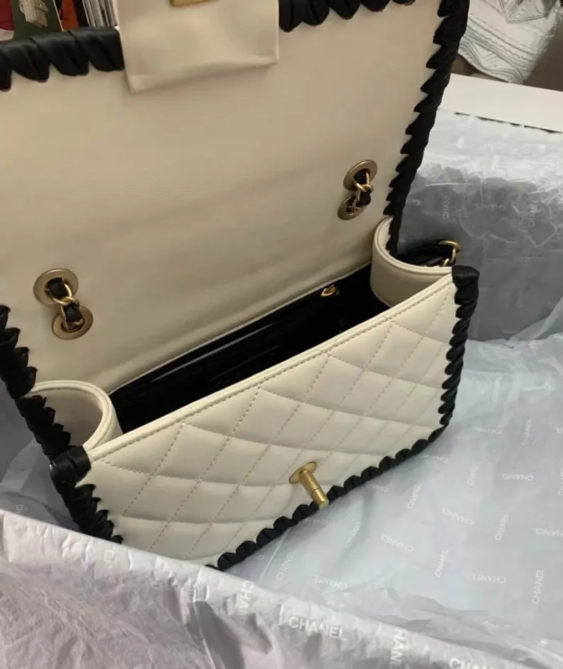 Chanel Tofu Bun Size: 22cm Style: AS2496