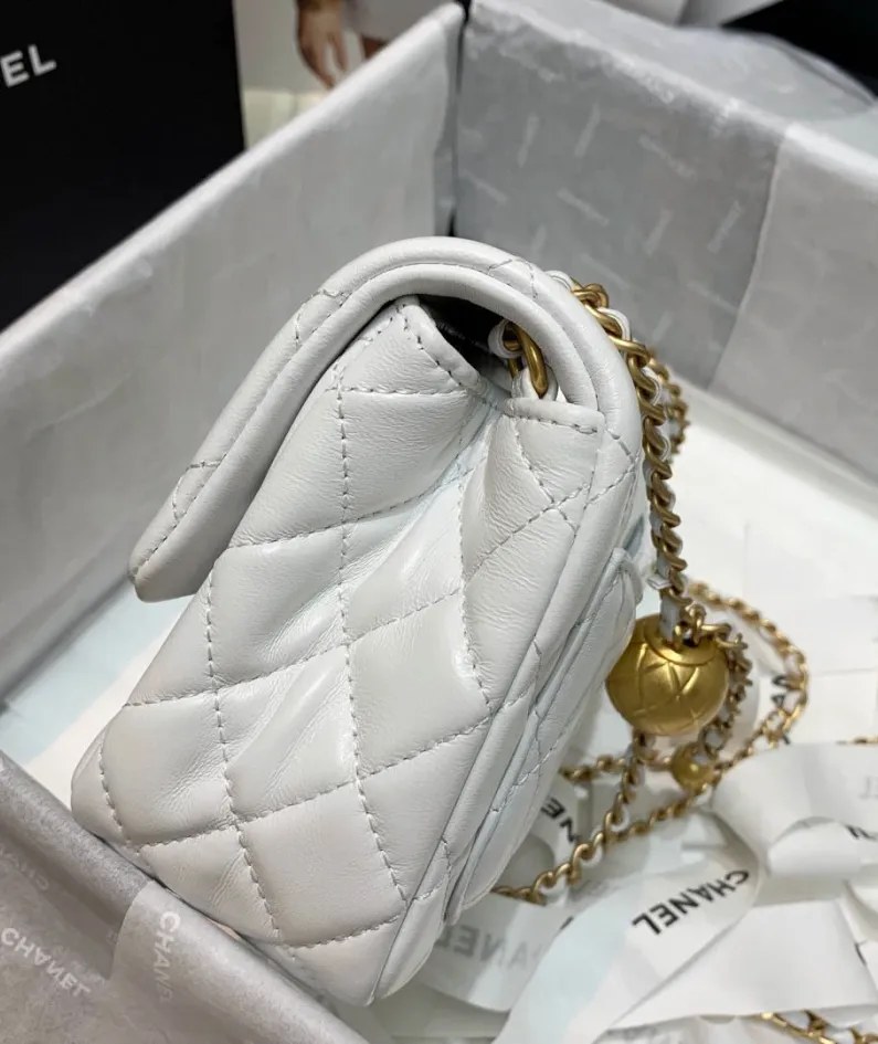 classic flap lambskin light gold buckle classic flap size:17cm