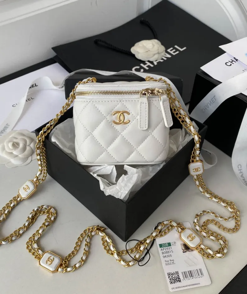 Chanel size: 11*8.5*7cm