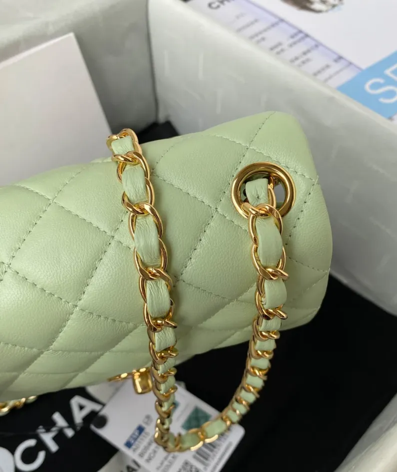 Diamond satin Size: 17cm