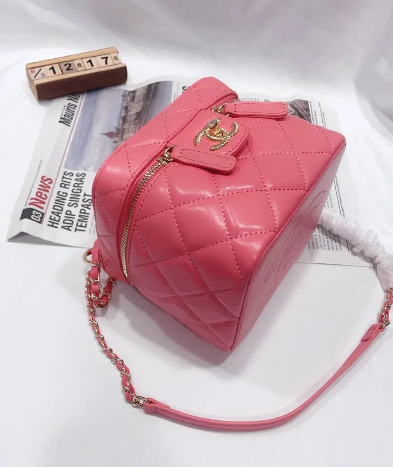 Chanel Plaid Size: 17*14*14