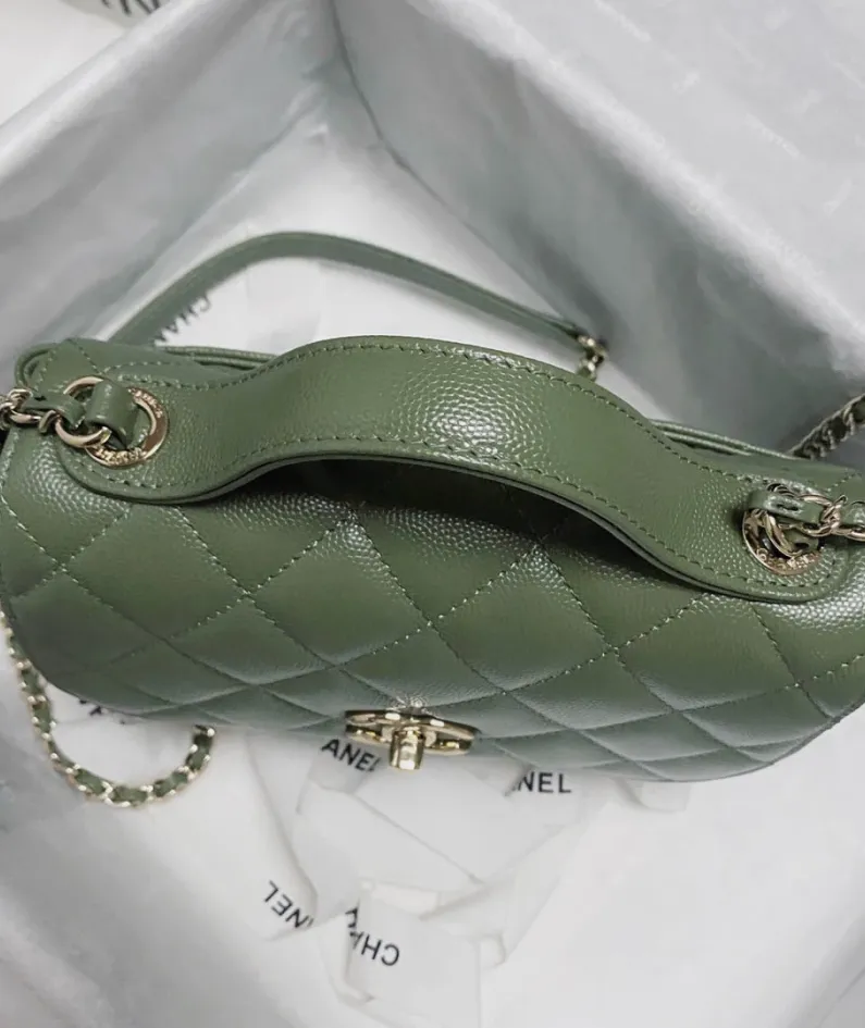 CHANEL Pearl Ball Size: 19x7x14cm No. 93749 Matcha Green
