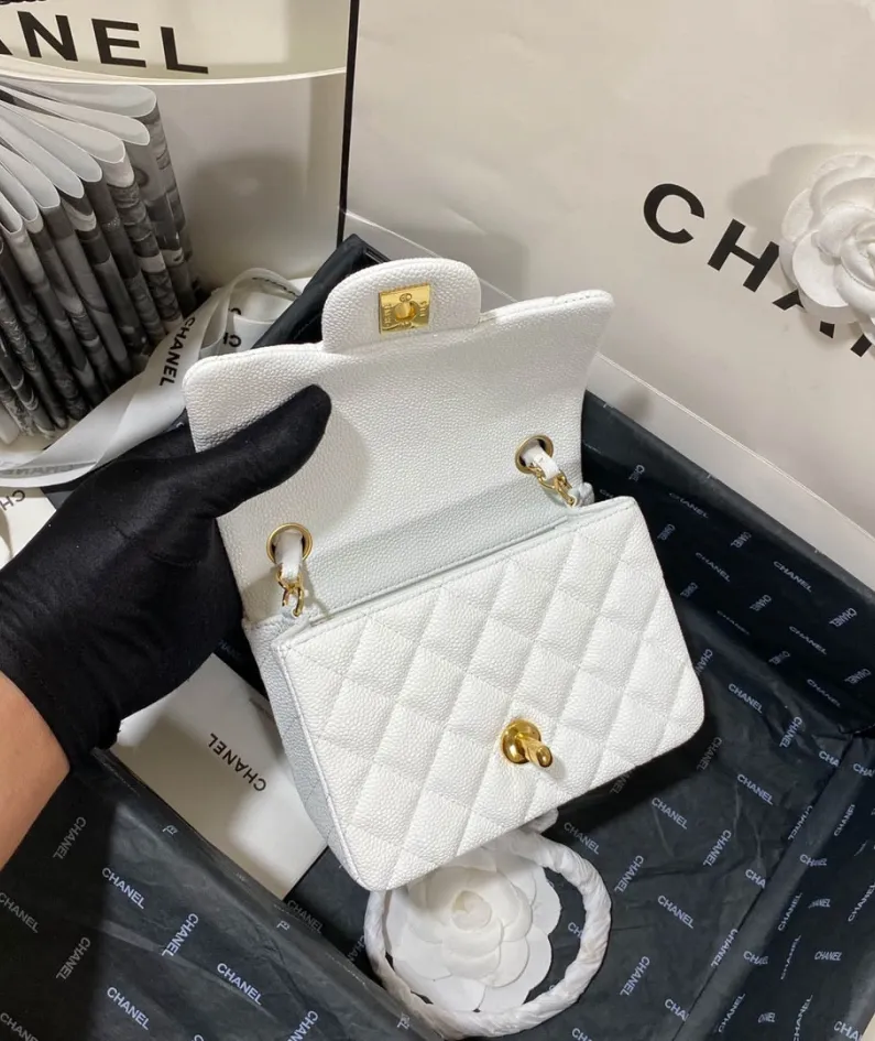 Lambskin Model: 1115 Size: 17cm