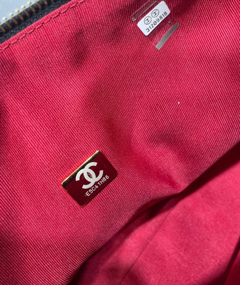 Chanel shoulder bag size: 22*10*15