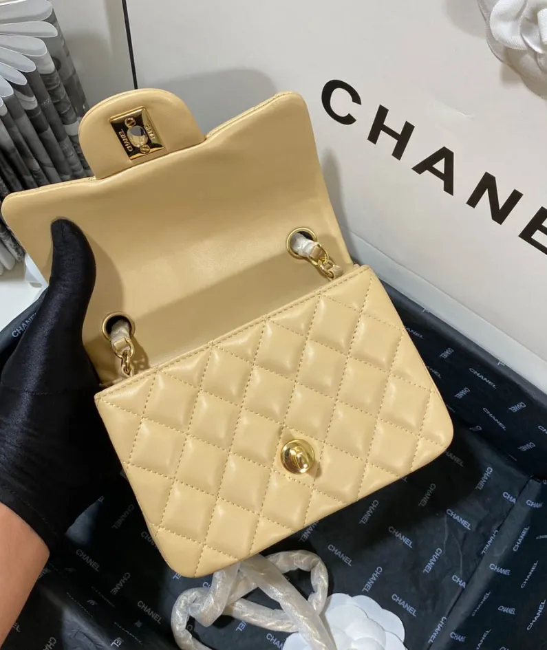 Lambskin Model: 1115 Size: 17cm