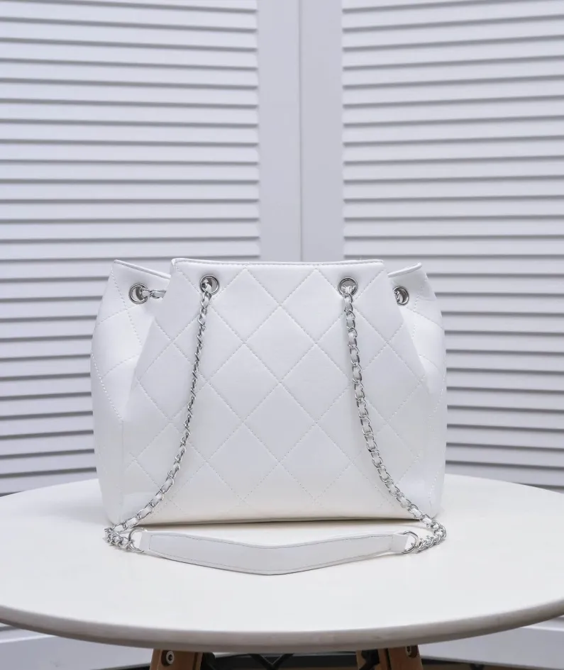 Chanel Style: 9067 Size: 26x23cm