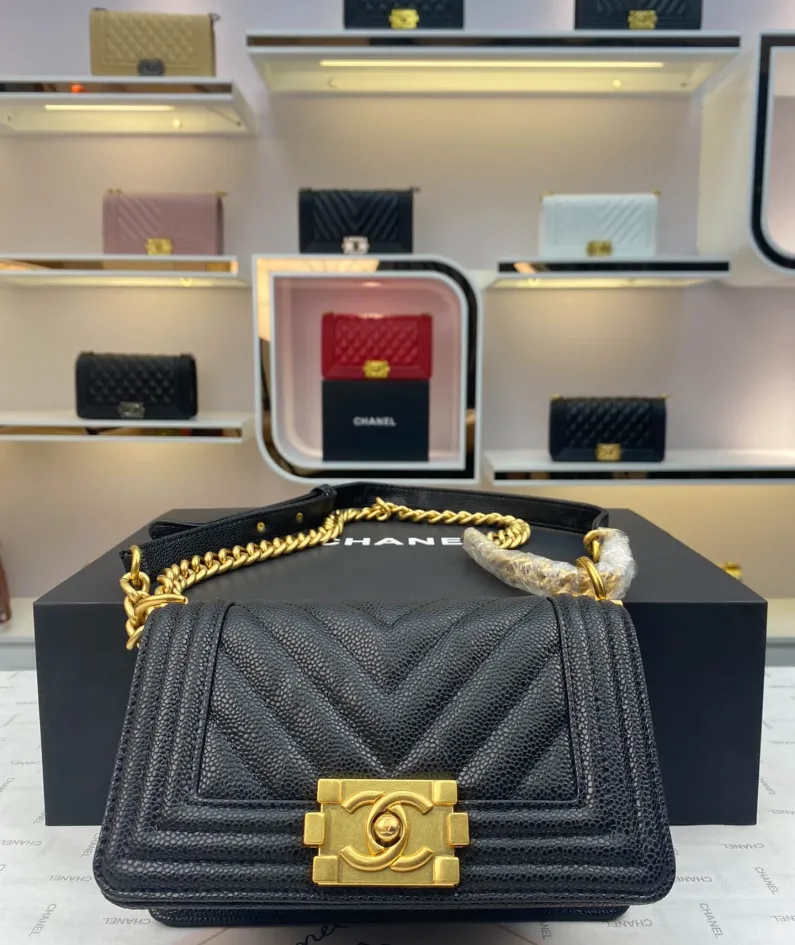 Gold Buckle Calfskin Size 20*12*7cm Model Number: 67085