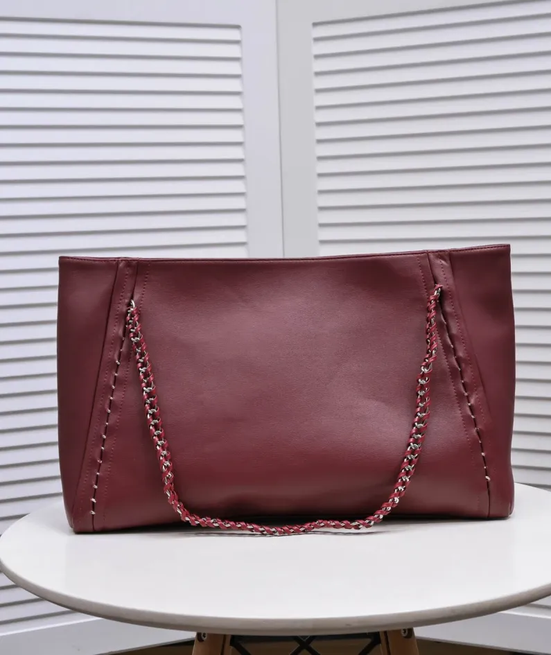 Chanel Style: 9068 Size: 42x29cm