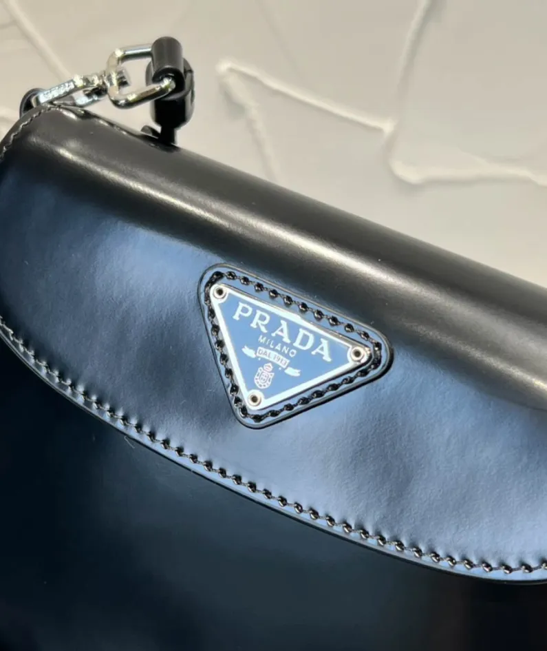 Prada Cleo Series Handbag Size: 17x14.5cm 1BH188