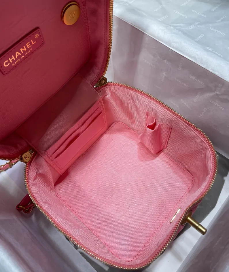 CHANEL Portable ️Crossbody Model: 2020SS ️Size: 16.5*16.5*15