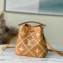 Louis Vuitton Size: 20 x 20 x 13 cm