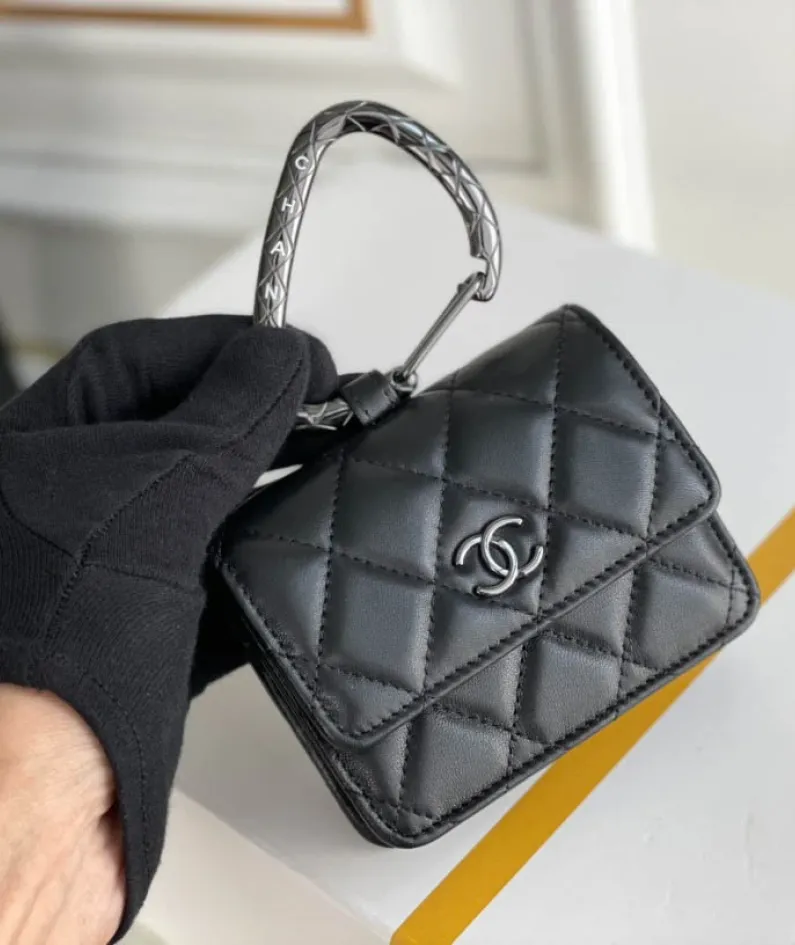 Lambskin Size: 9cmx11cmx3.8cm