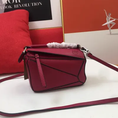 Calfskin leather Size:18*12.5*8cm Model:0150