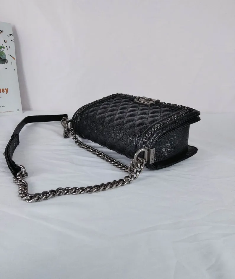 Lambskin Size: 25*16*9cm Style: 67086-2