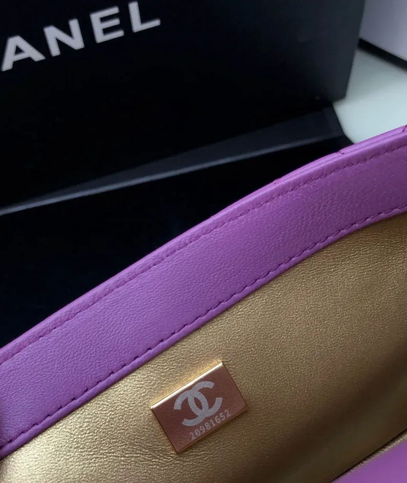 Chanel Model: S1160 Size: 26cm