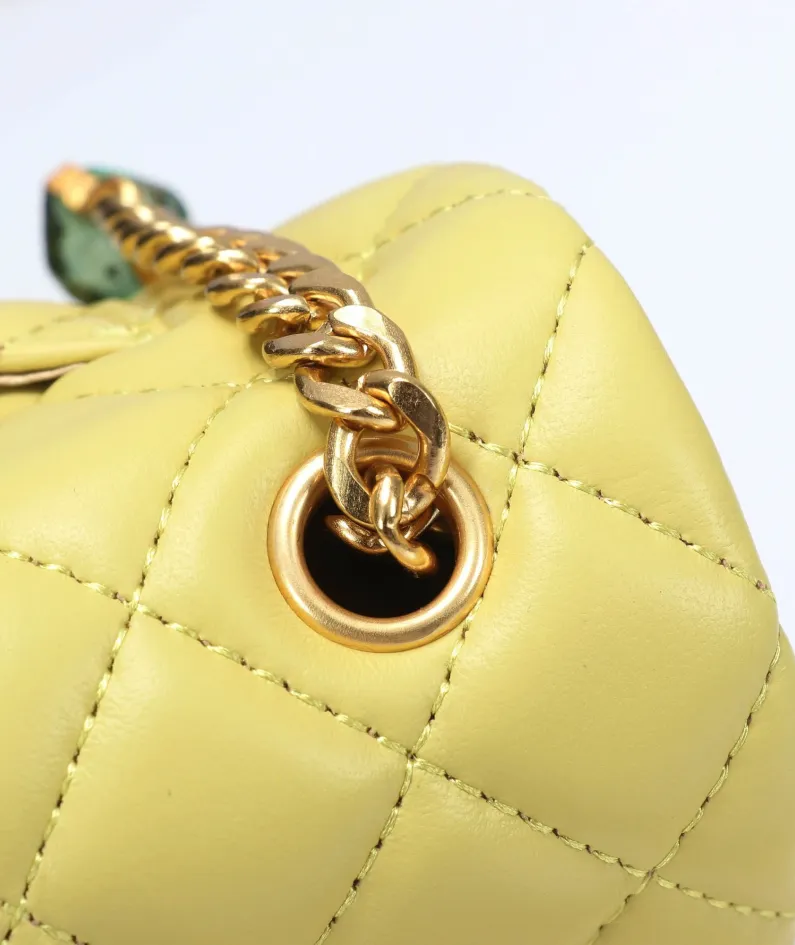 Chanel Size: 21*13*6 Style: 611