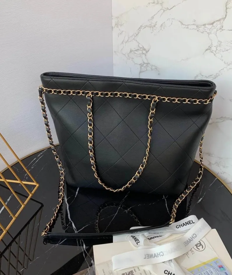 CHANEL Size: 28*26*14CM