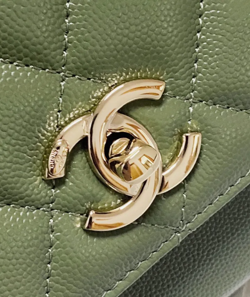 CHANEL Pearl Ball Size: 19x7x14cm No. 93749 Matcha Green