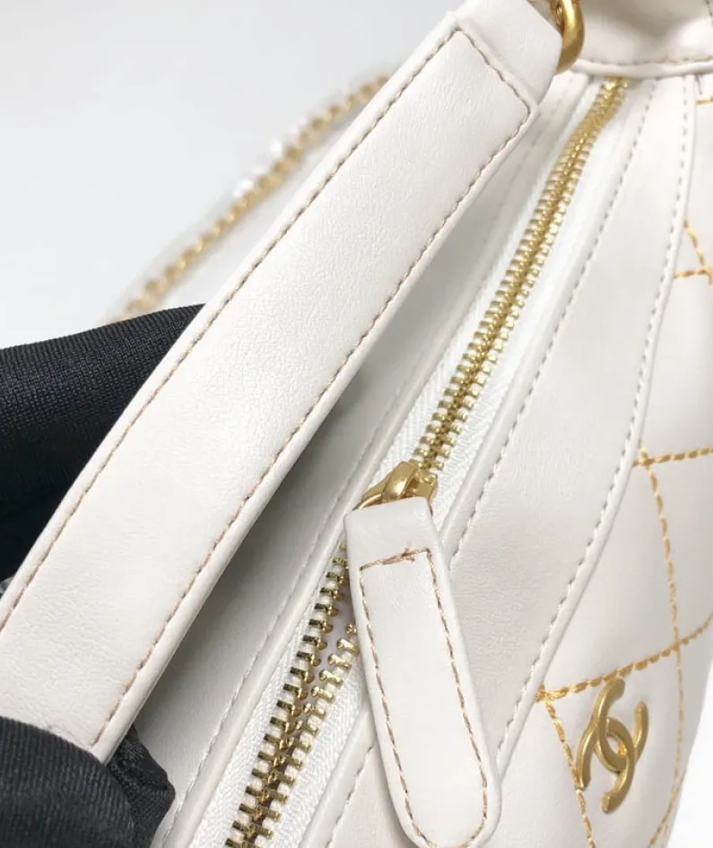 CHANEL round chain bag