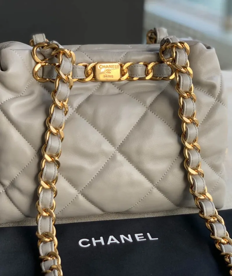 CHANEL shoulder bag Model: AS3502 Size: 24X29X10Cm
