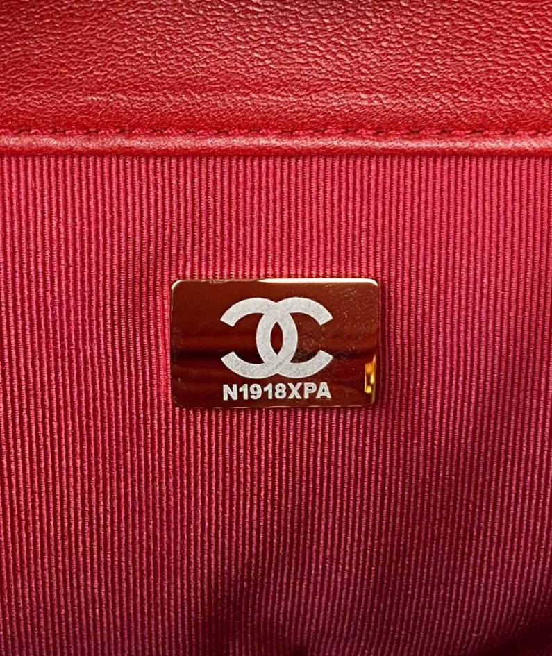 Lambskin Size: 16*25*10cm